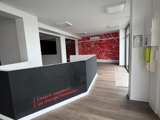 Location Autre 240 m2 Saint Quentin