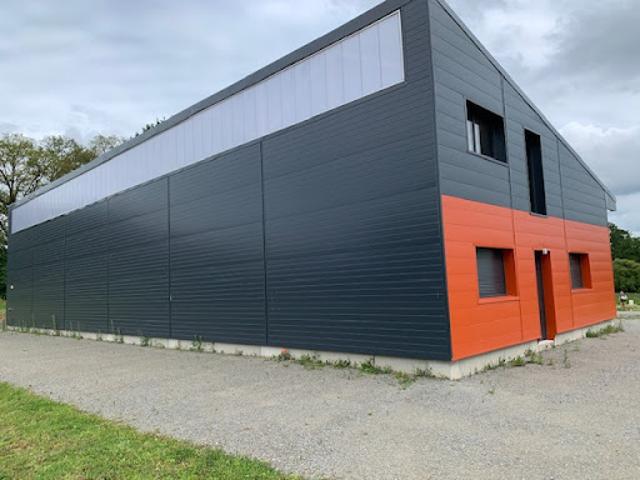 Location Autre 300 m2 Saint Avé