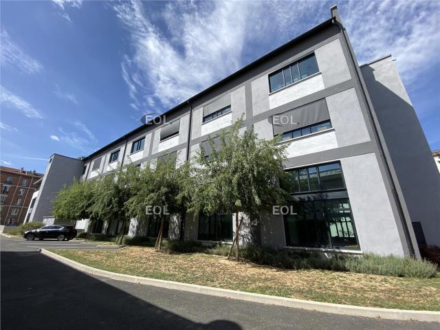Location bâtiment activité bureaux Ivry sur Seine Proche Paris