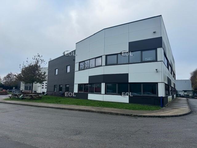 Location bâtiment indépendant Montigny le Bretonneux Axe N10 A12 A86