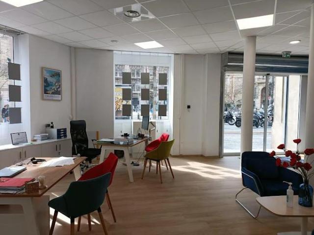Location bureaux Marseille 2 Place Sadi Carnot, transports et flux piéton