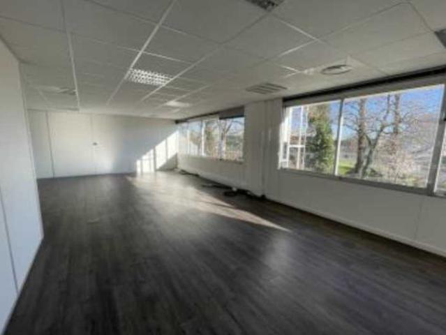 Location bureaux Mérignac Proche tram, bus et autoroute