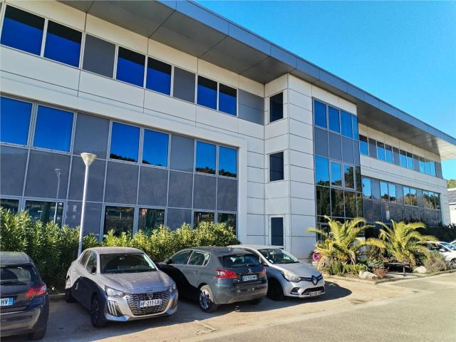 Location bureaux Meyreuil Proche A8 et bus ligne 12