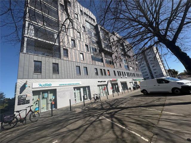 Location bureaux Nantes Beaulieu Tram et bus Mangin