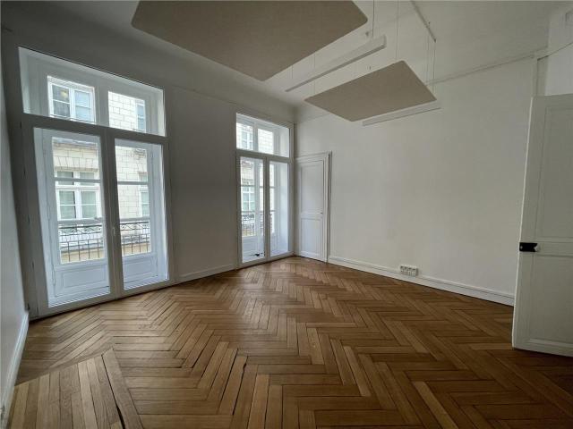 Location bureaux Nantes centre Quartier Graslin, transports en commun