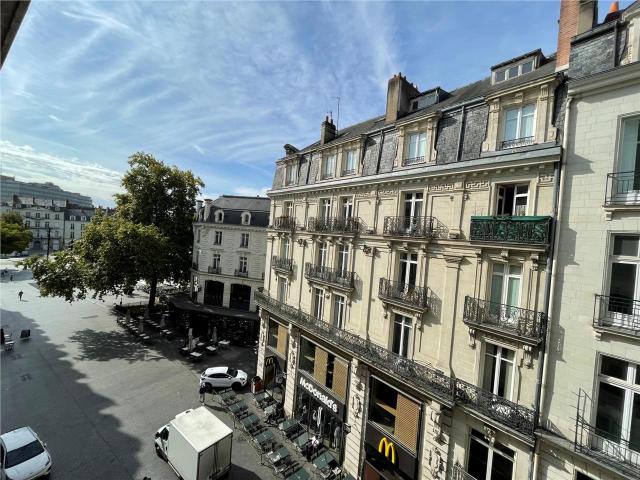 Location bureaux Nantes hyper centre Tramway et bus Commerce