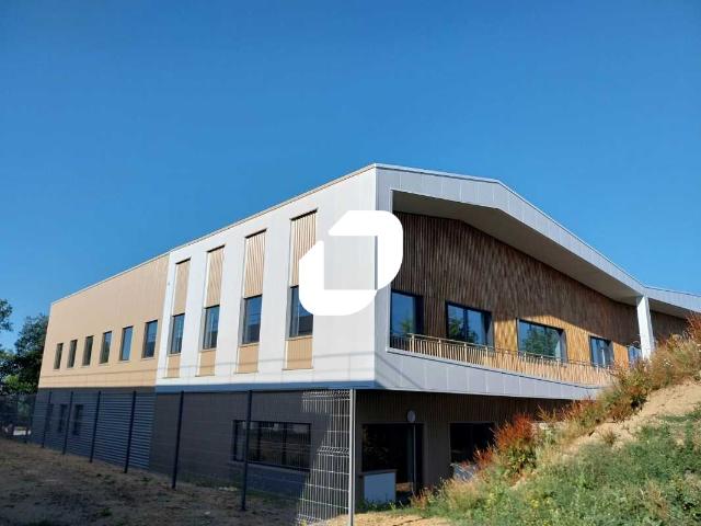 Location bureaux neufs Carquefou, proche A11 et A811, accès semi remorque