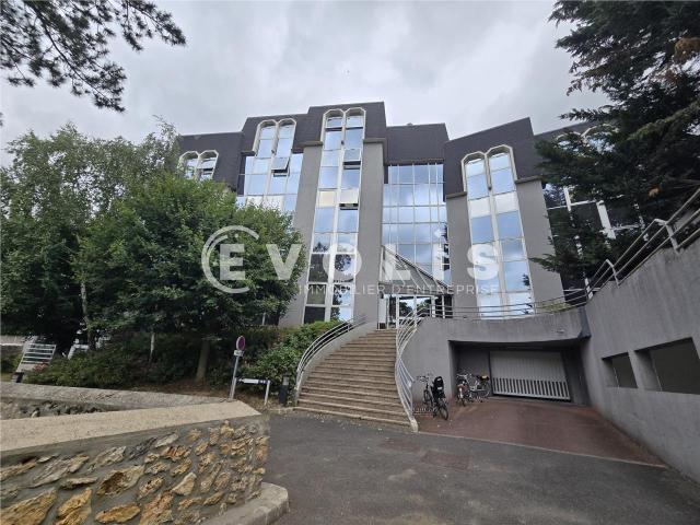 Location bureaux Orsay Proche RER et bus