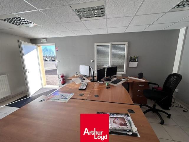 Location bureaux avec stockage Mézériat Site clos et sécurisé