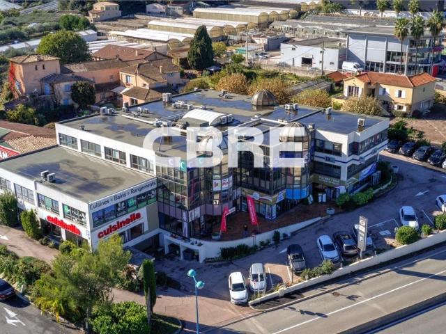 Location bureaux Antibes Proche autoroute A8 et centre commercial