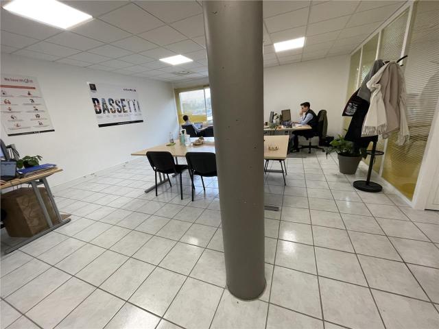 Location bureaux Basse Goulaine Proche centre commercial et périphérique