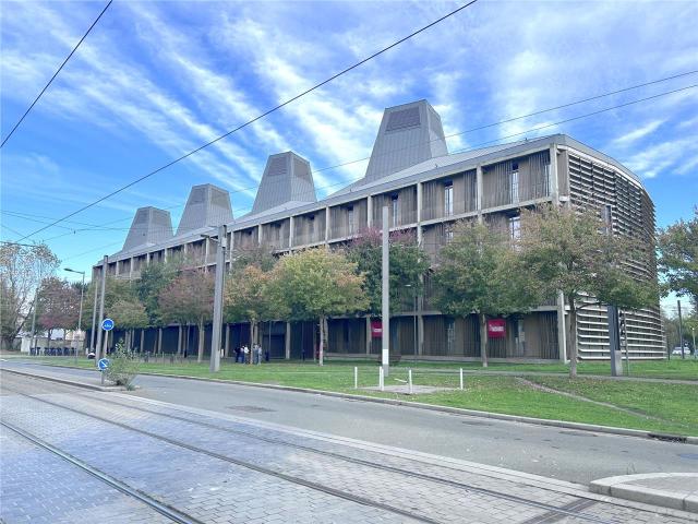 Location bureaux Bordeaux Bassins à Flots Tram B et Cité du Vin