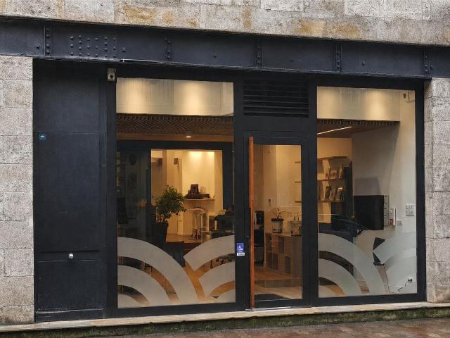 Location bureaux Bordeaux centre Vitrine rue, tram, bus et parking