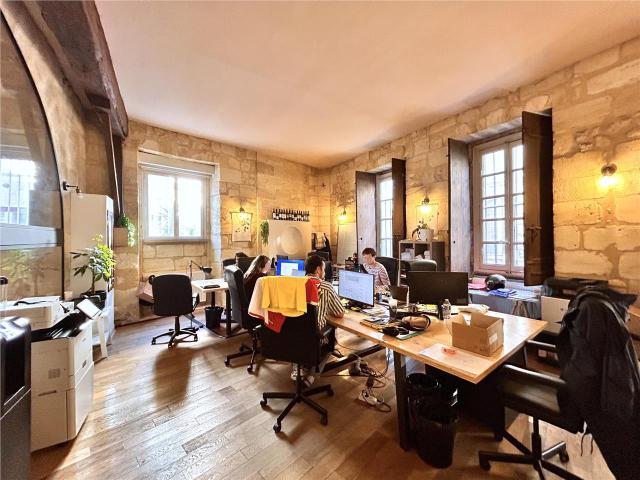 Location bureaux Bordeaux Chartrons Tram et bus