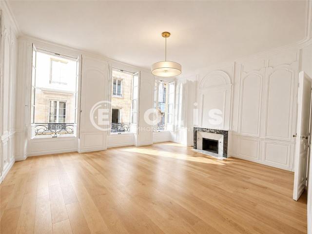 Location bureaux Bordeaux Place Saint Pierre Tram et parking proches