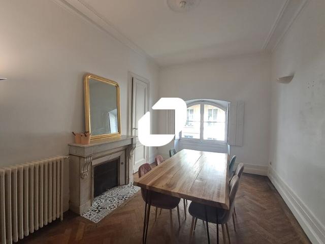 Location bureaux Bordeaux Proche place Quinconces et tram