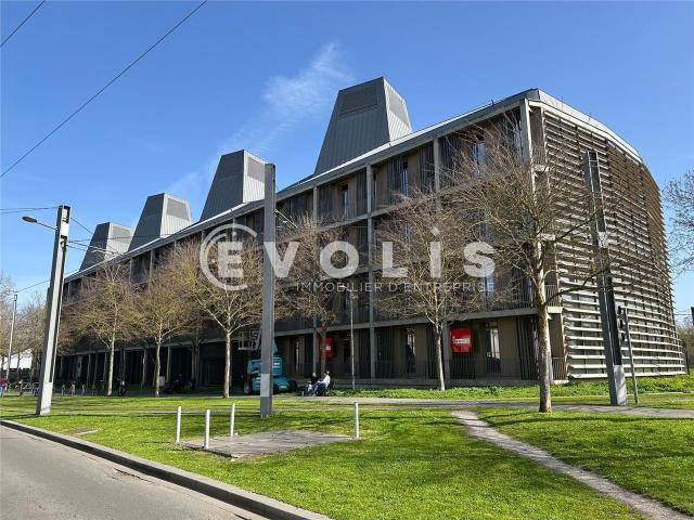 Location bureaux Bordeaux Quartier Bassins à Flot Tram Rue Achard
