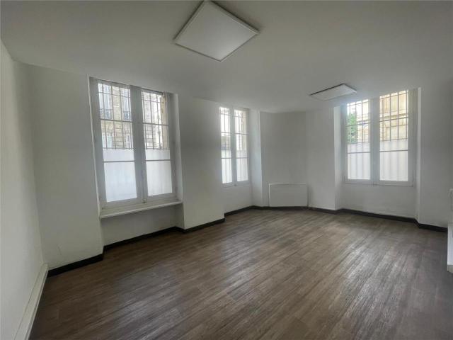 Location bureaux Bordeaux Quinconces Tourny Tram B,C,D,E