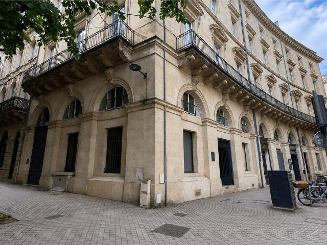 Location bureaux Bordeaux Quinconces Tram et bus à proximité