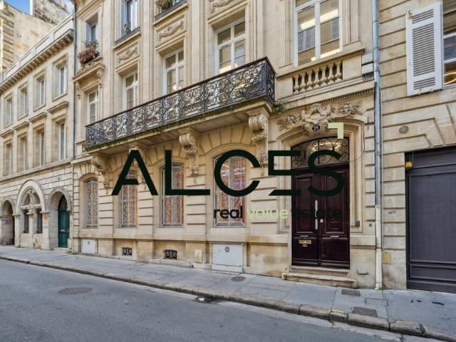 Location bureaux Bordeaux Quinconces Tram et bus à proximité