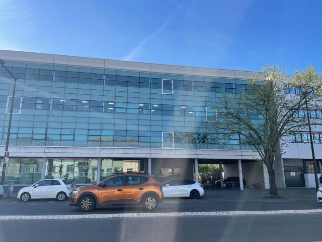 Location bureaux Bordeaux Ravezies Pied tramway