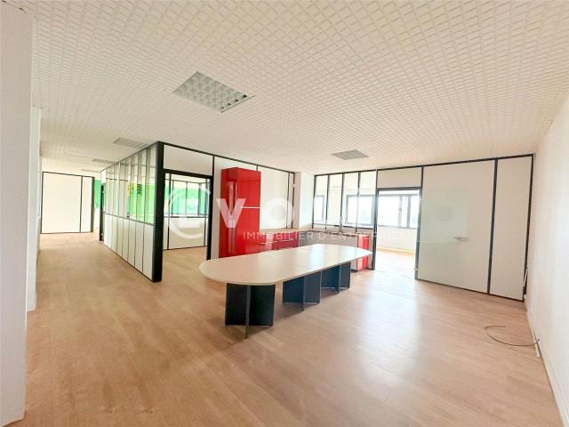 Location bureaux Bordeaux Tram C et bus Place Ravezies