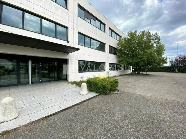 Location bureaux Bron Proche A43 et transports en commun