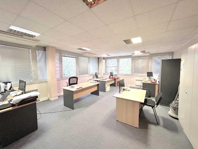 Location bureaux Bruges Parc Chavailles, proche tramway