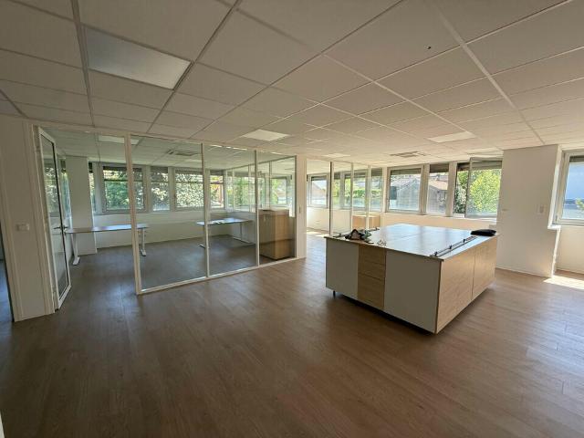 Location bureaux Caluire Proche centre commercial et axes routiers