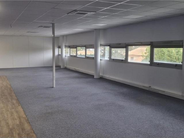 Location bureaux Canéjan Environnement verdoyant et 10 parkings