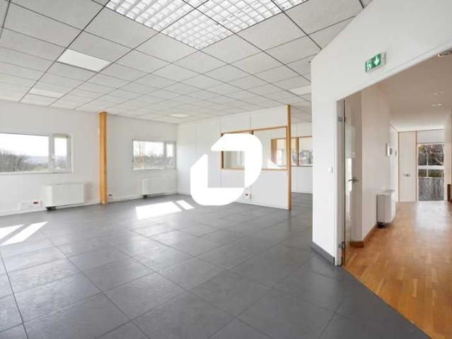 Location bureaux Champlan, proche tramway T12, RER et autoroutes