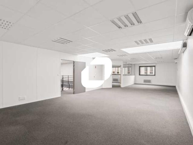 Location bureaux duplex Villeurbanne Métro Flachet et bus 69