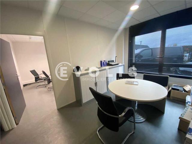 Location bureaux Dury Proche Amiens et autoroutes A1, A16, A29