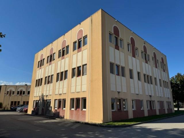 Location bureaux Dijon Est Proche D126, A39 et arrêt CREPS