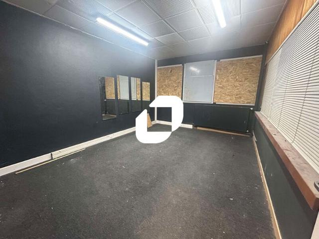 Location bureaux Domont Zone d'activité, accès poids lourds et PMR