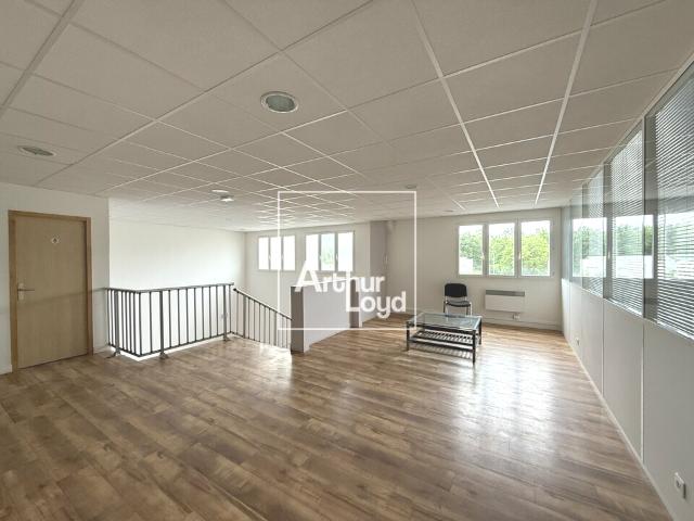 Location bureaux et stockage Pontcarré Proche D471, A4 et N4