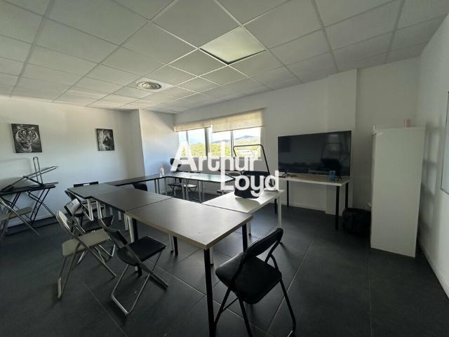 Location bureaux Fréjus Proche autoroute A8 et bus