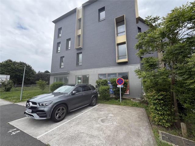 Location bureaux Guyancourt proche gare Saint Quentin en Yvelines