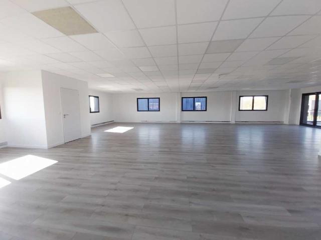 Location bureaux Gazeran Proche RN10, bus et gare Rambouillet