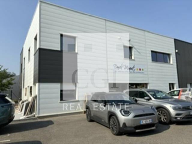 Location bureaux Janneyrias Site sécurisé, parking et fibre optique