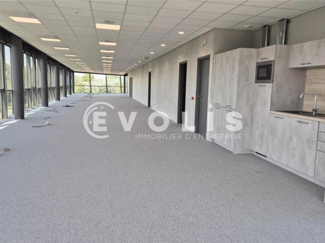Location bureaux lumineux Chanteloup en Brie Proche A4 et RER