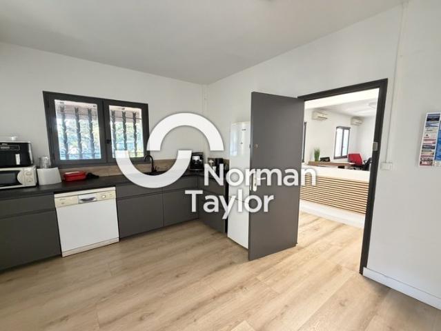 Location bureaux Lunel Proche autoroute A9