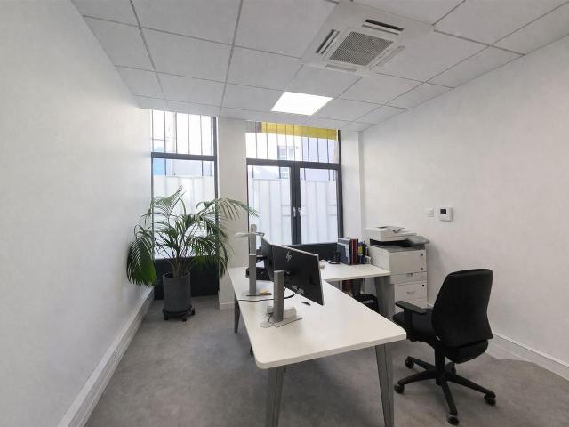 Location bureaux Lyon 3 Métro B et tram T1 Place Guichard