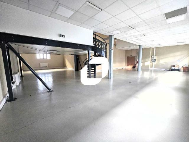 Location bureaux Lyon 9 Proche métro D et Vaise, accès autoroutier