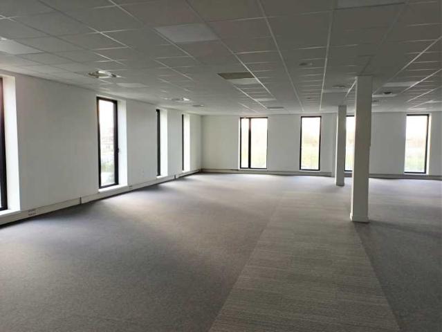Location bureaux Lesquin Proche métro 4 Cantons et autoroutes