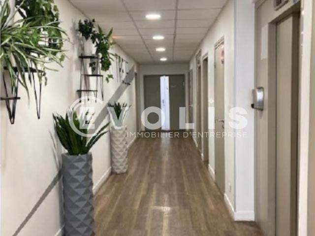 Location bureaux Levallois Perret Proximité bus, gare et autoroute