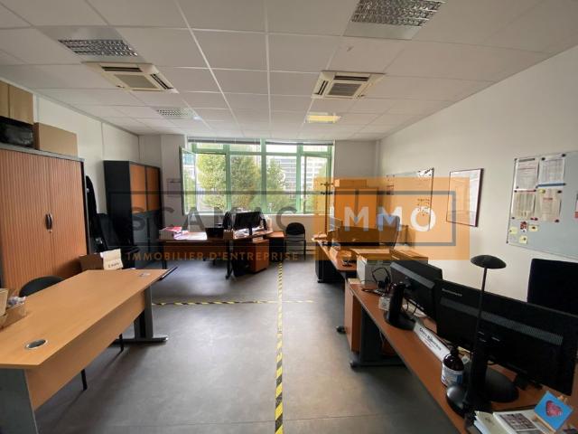 Location bureaux Pantin Proche métro 5, gare et périphérique