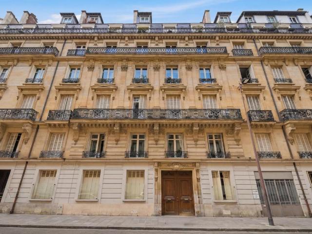 Location bureaux Paris 17 Immeuble haussmannien proche métro