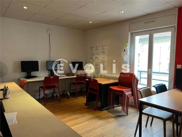 Location bureaux Paris 18 Proche métro, bus et tram Porte de Saint Ouen
