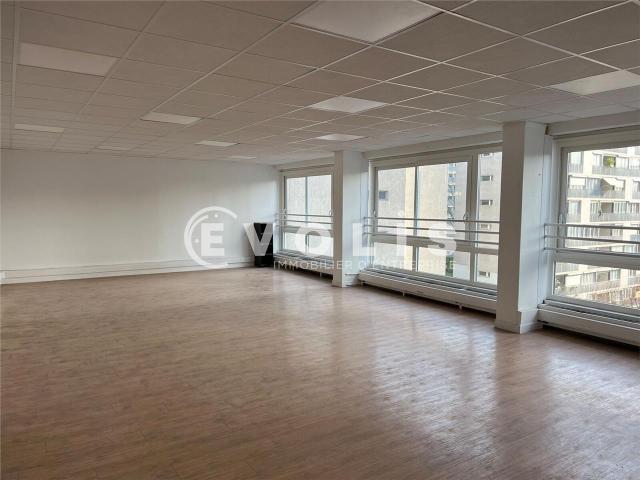 Location bureaux Paris 13 Place d'Italie Métro et bus